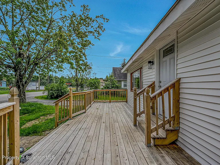664 Laurel Dr #FRONT — Photo 5