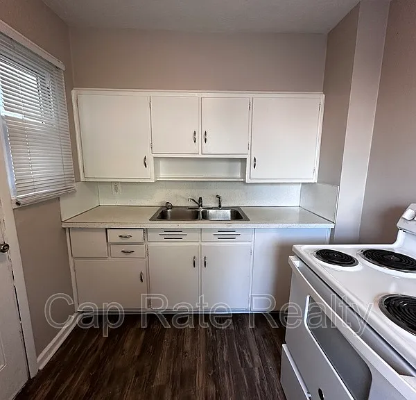 322 S Powell Ave — Photo 7