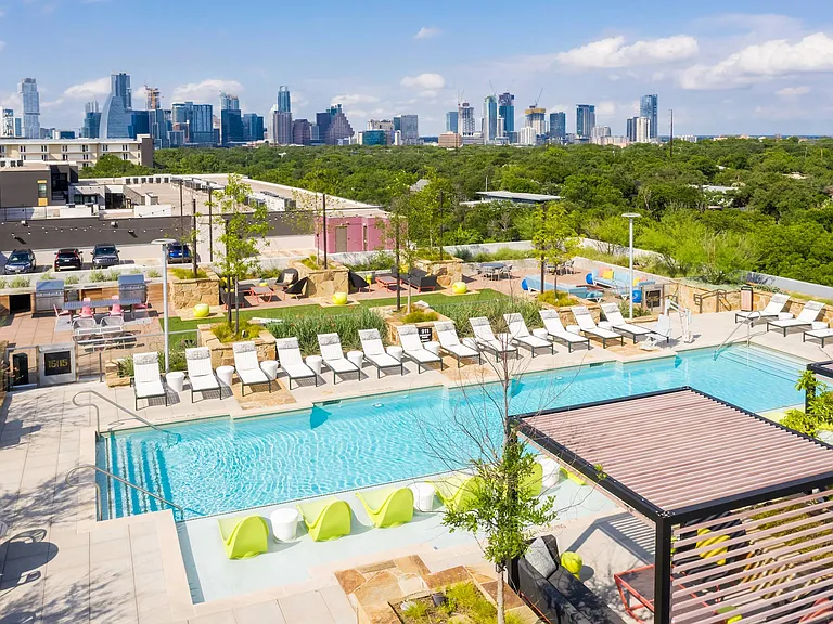 Fifteen15 South Lamar Apartments — Photo 31