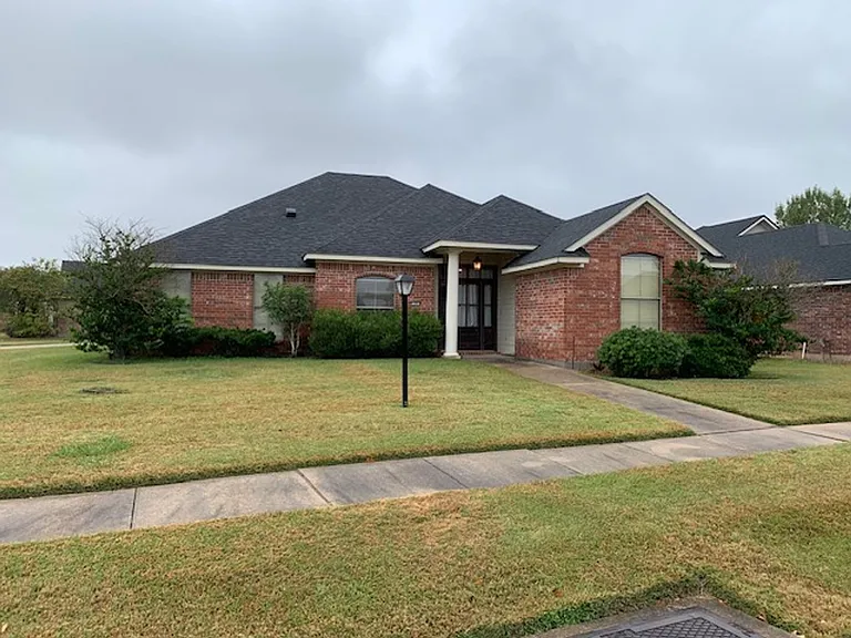 1201 Quincy Dr — Photo 1