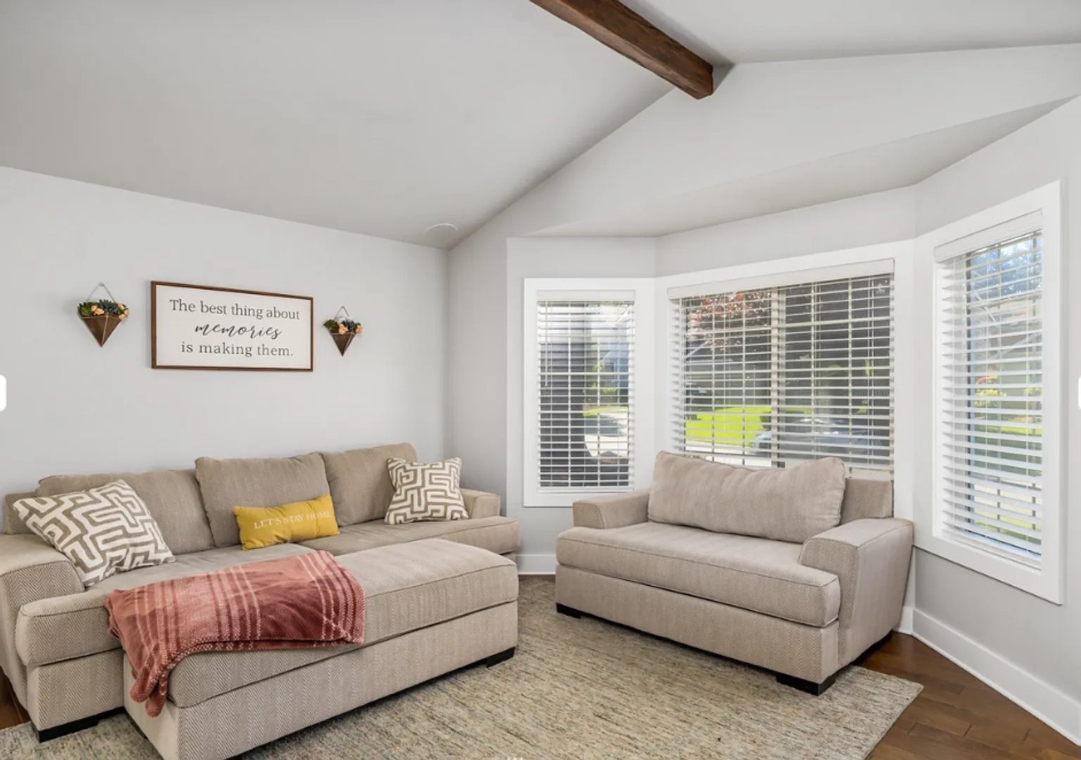 Spacious 4 Bedroom pet friendly Home in Gem Heights coming available! — Photo 4