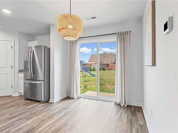 3rd image of 180 Charleston Meadow Loop