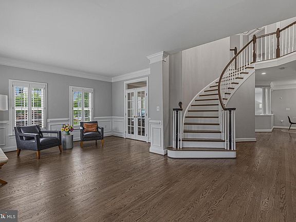 3rd image of 700 Park St SE