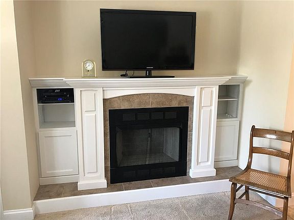 2nd image of 3523 Lake Front Dr