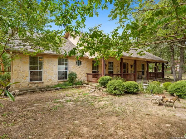 253 Hickory, La Vernia, TX 78121
