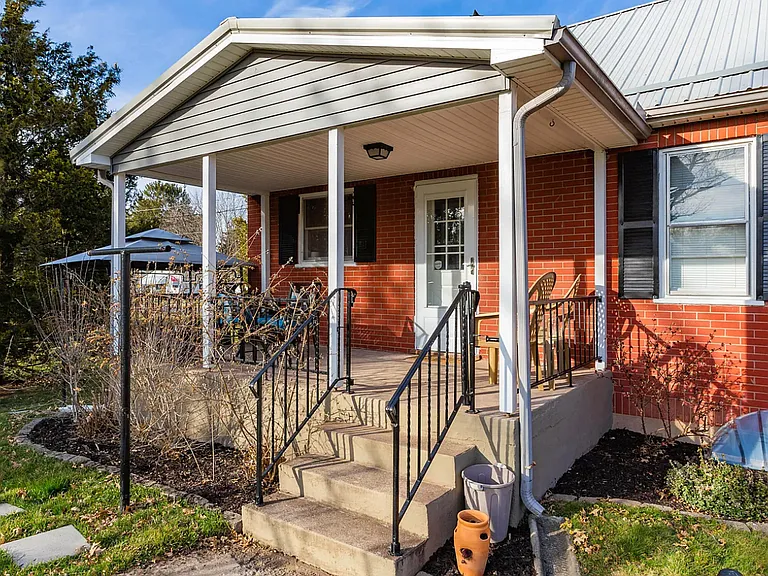 1002 Shakespeare Ave — Photo 28