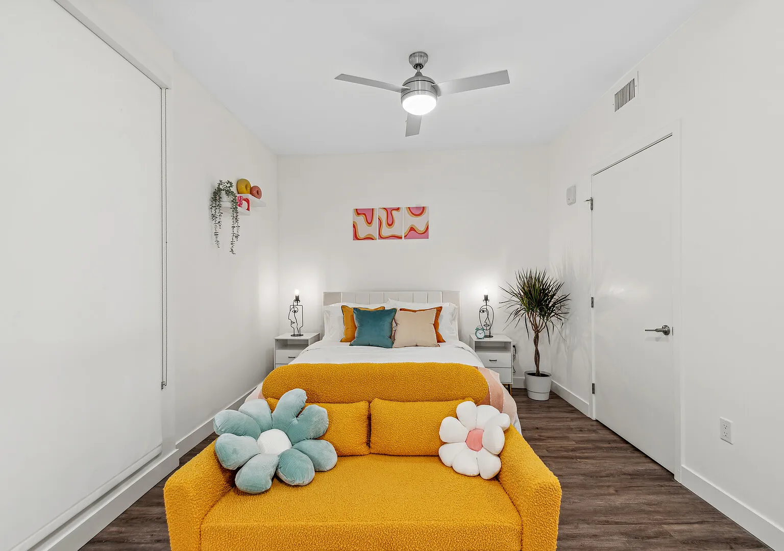 Prime Santa Monica Studio | Pool, Free Parking — Photo 3