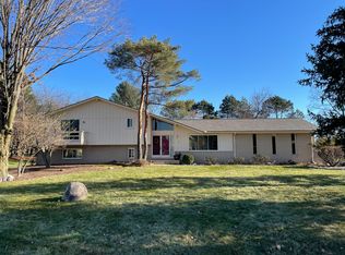 671 Castlebar Dr, Rochester Hills, MI 48309