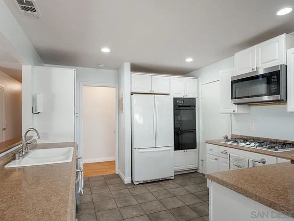 4th image of 1411 Cornwall St