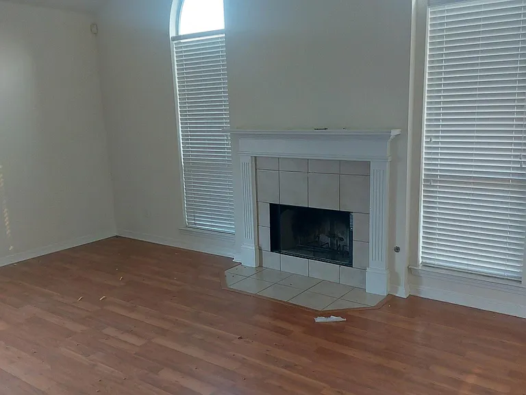 20042 Eastwood Dr — Photo 3