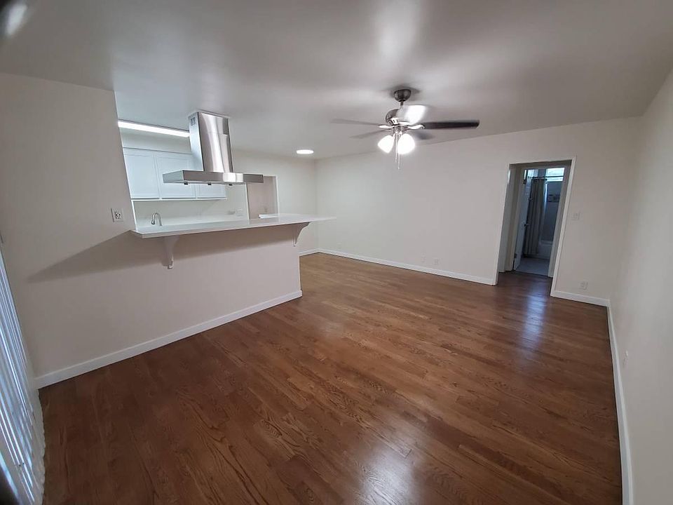 1st image of 423 N Harvard Blvd #1
