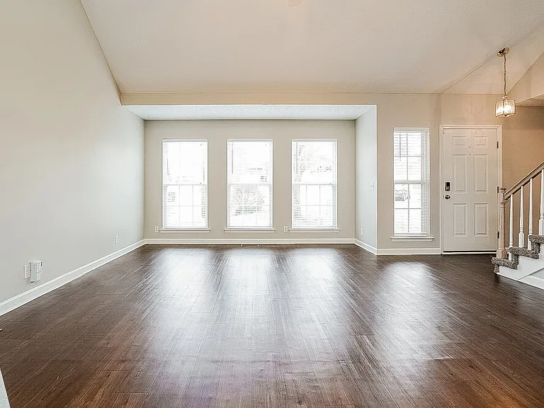 103 Rockton Ct — Photo 5