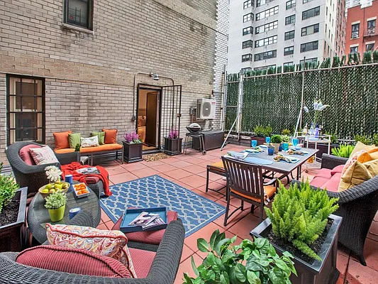 Sold by Sotheby's International Realty | media 16