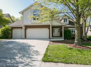 9104 Hammontree Dr, Urbandale, IA 50322
