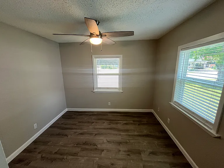 2100 Camden Dr — Photo 14