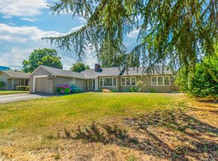 2132 Fairway Loop, Eugene, OR 97401
