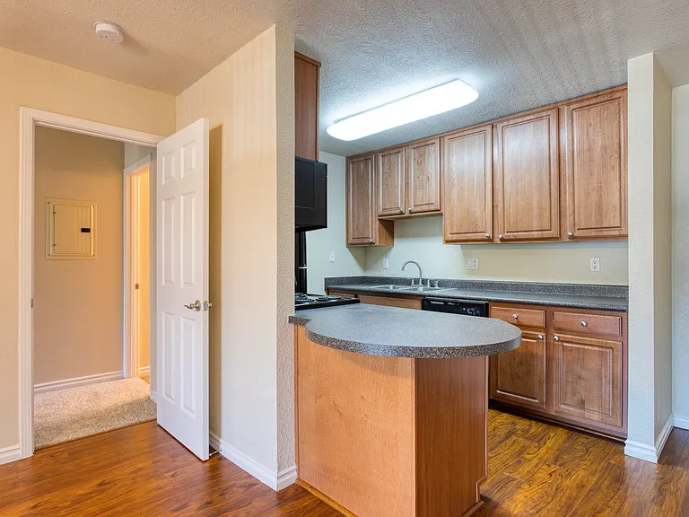 IMT Pleasant Hill — Photo 12