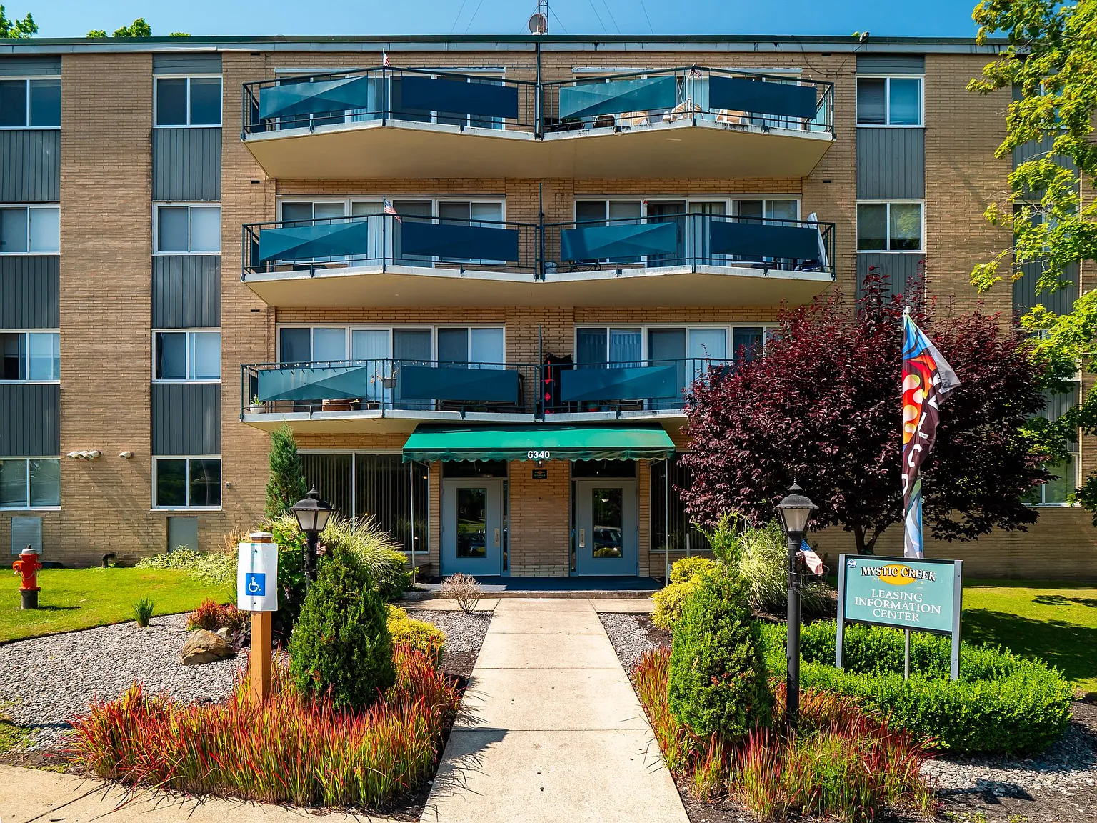 Mystic Creek Apartments — Photo 2
