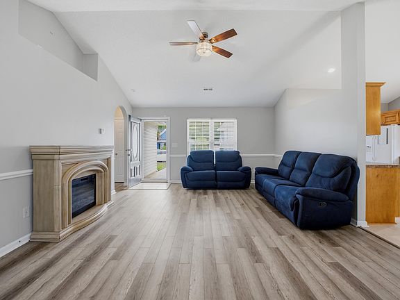 4th image of 2707 Woodcreek Ln.