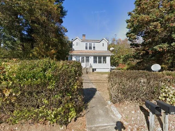 1 Spithead Rd #B, Waterford, CT 06385