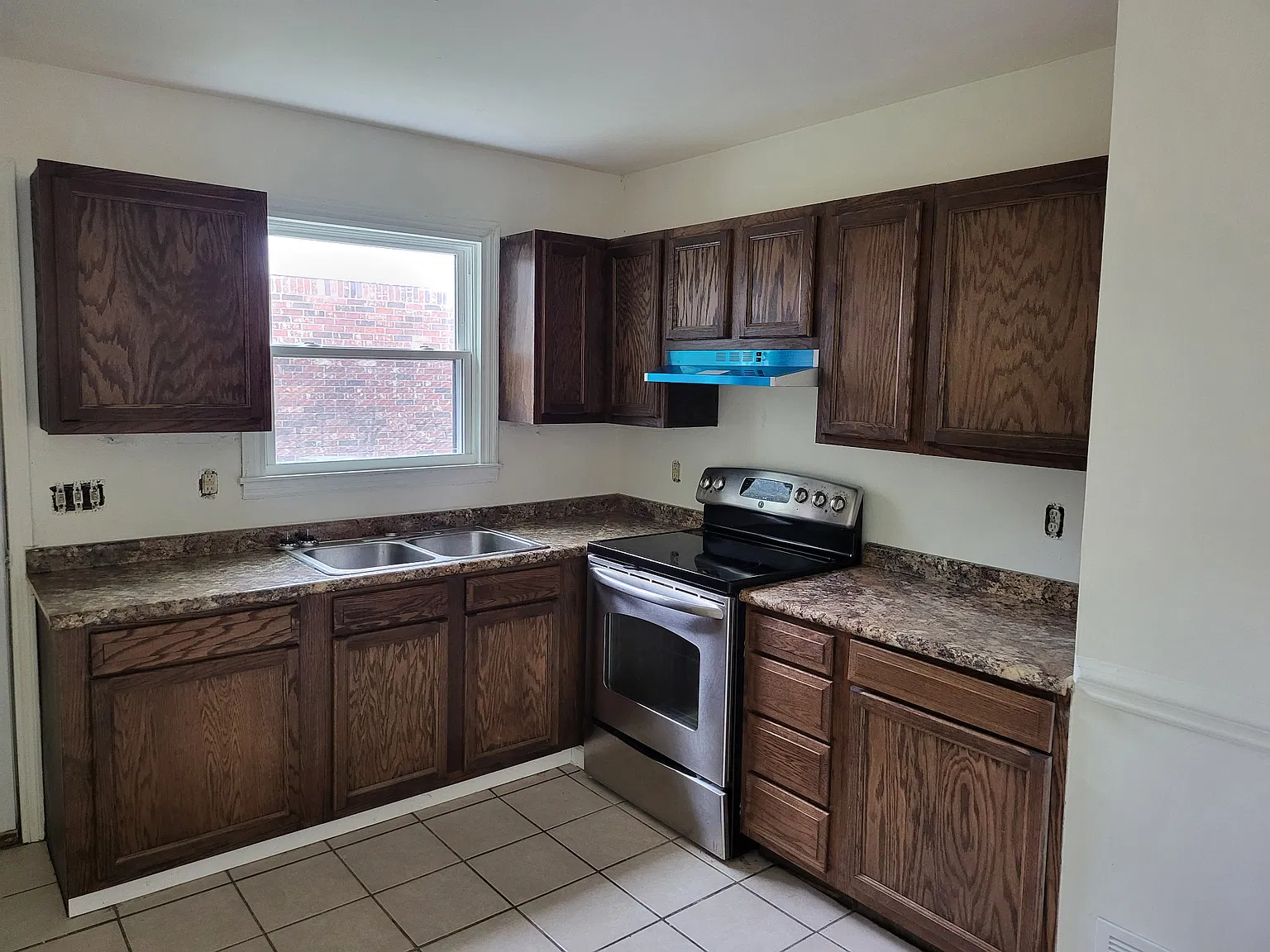 3 bed, 1.5 bath, 1000 sqft, $1,785 — Photo 3