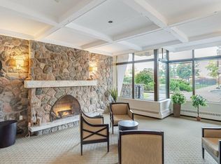 1625 Bloor St #1021, Mississauga, ON L4X 1S3