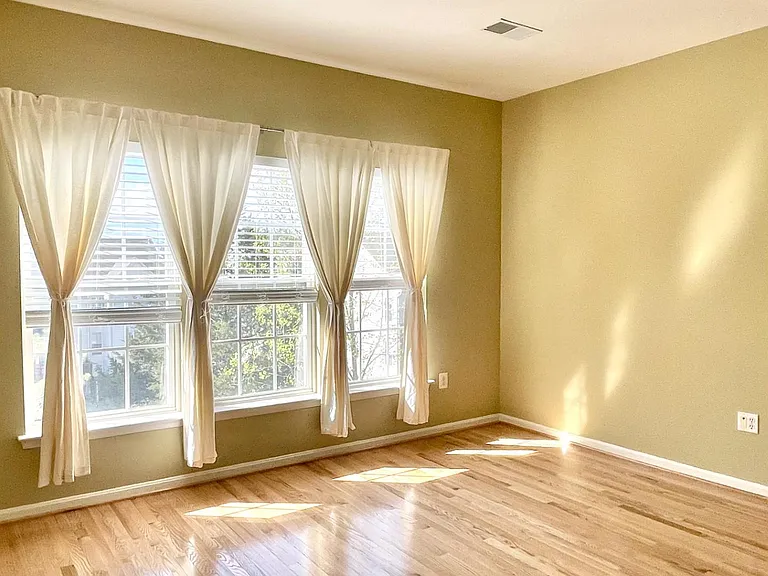 6002 Saint Hubert Ln — Photo 20