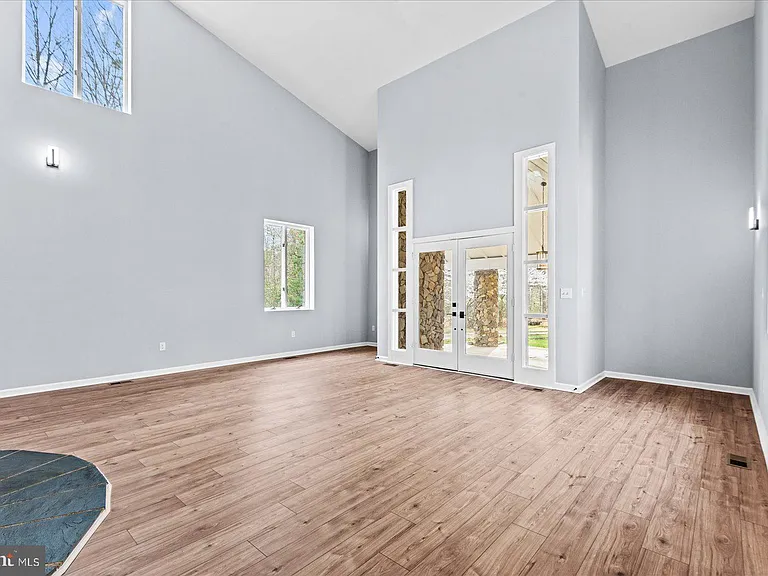 7621 River Rd — Photo 12