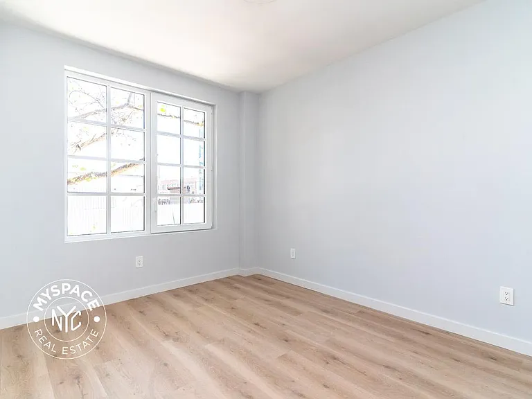 77 Hudson Ave #3 — Photo 6