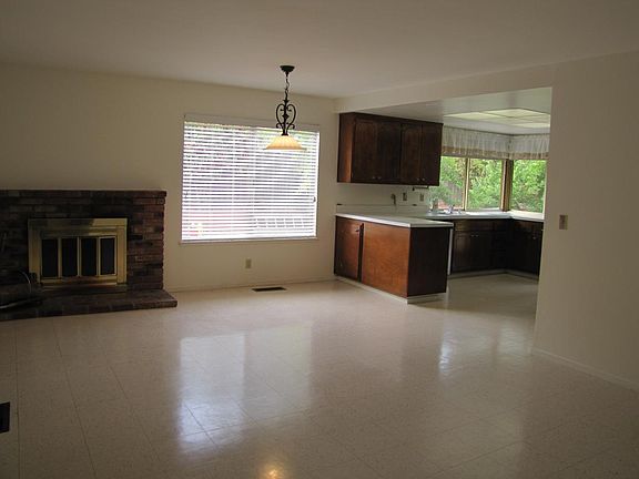 4th image of 877 Appaloosa Dr