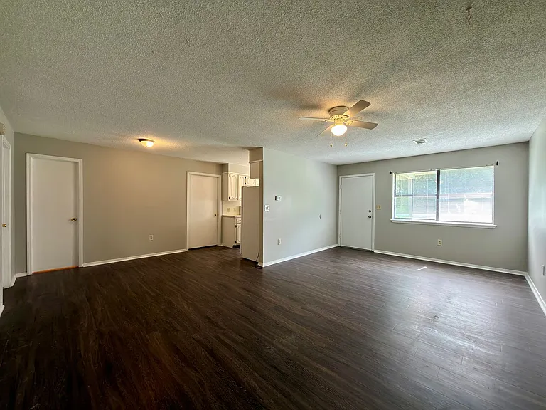 1307 N Arkansas Ave — Photo 2
