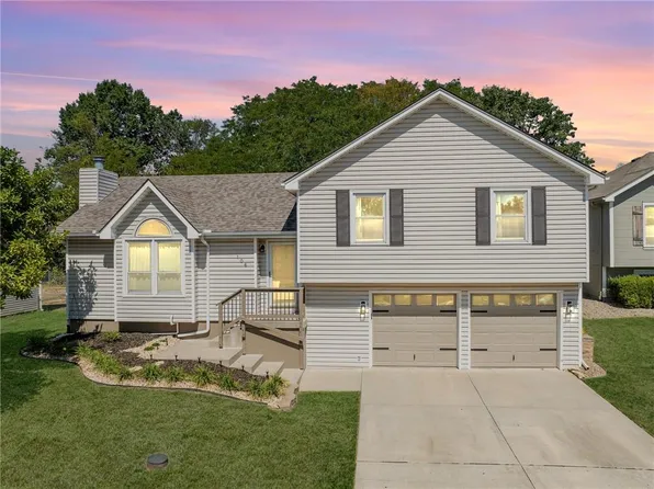 106 Betsy Ct, Gallatin, MO 64089