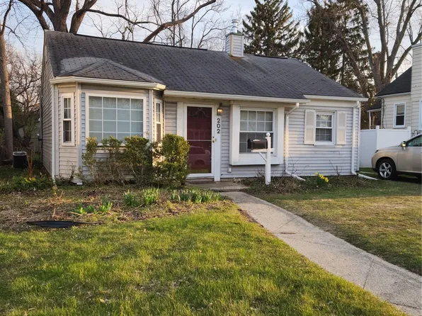 202 E Thirteen Mile Rd, Royal Oak, MI 48073