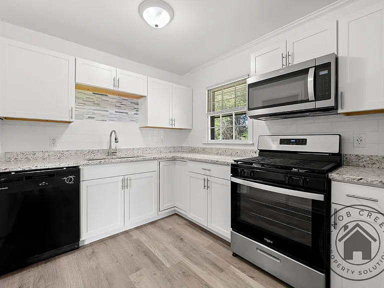 1138 Highland Dr — Photo 4