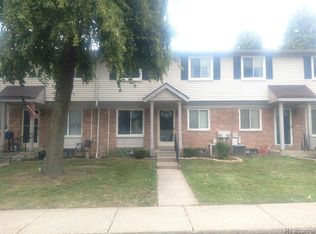 2032 Orchard Crest St, Shelby Township, MI 48317