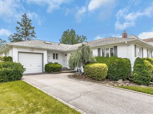 122 Grace St, Plainview, NY 11803