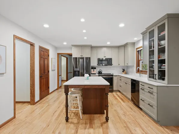 5780 Seminole Ridge Cir, Fitchburg, WI 53711