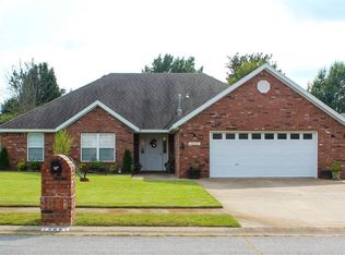 12061 Shark Ln, Farmington, AR 72730