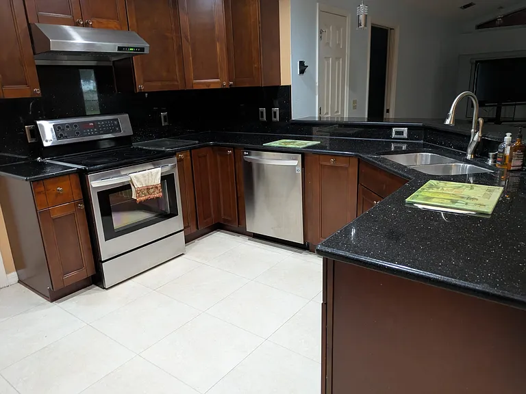 1601 Palace Ct — Photo 3