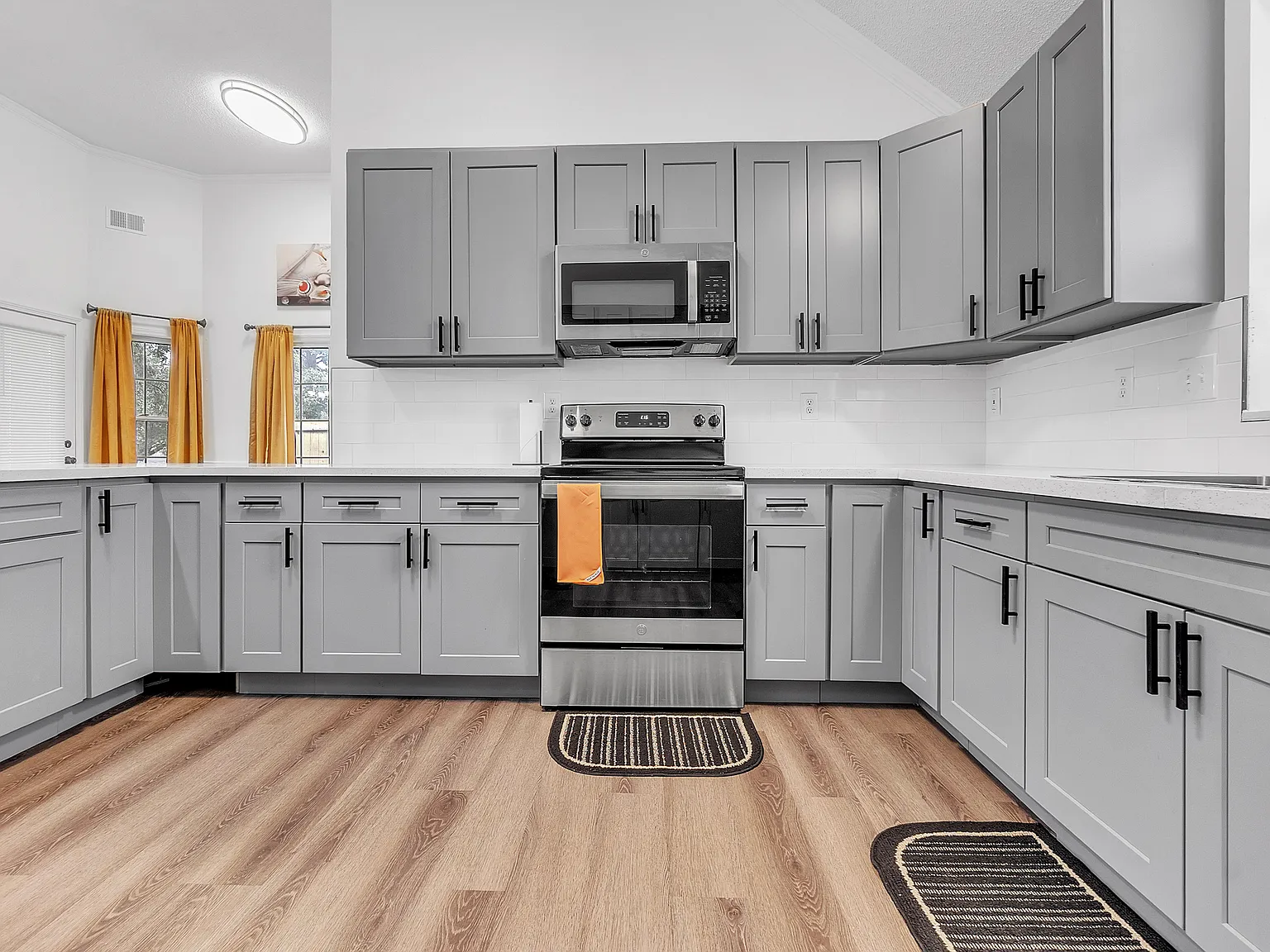 5 bed, 2.5 bath, 2029 sqft, $9,999 — Photo 3