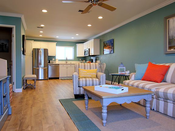 Open floor concept, Kitchen View, Living room. Ceiling fan. New Laminated floors.