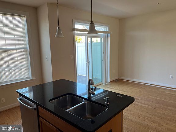 5th image of 2104 Garden Grove Ln