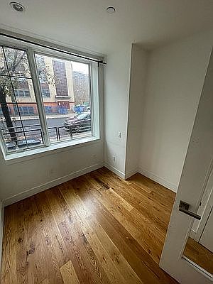 4th image of 97 Montrose Ave #1