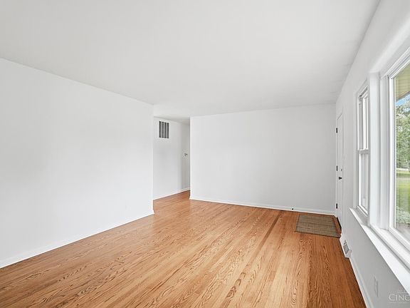 4th image of 6473 Hendrickson Rd