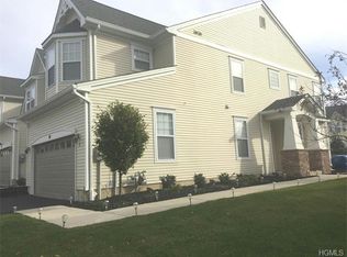 8 Cobblestone Ln, Middletown, NY 10940