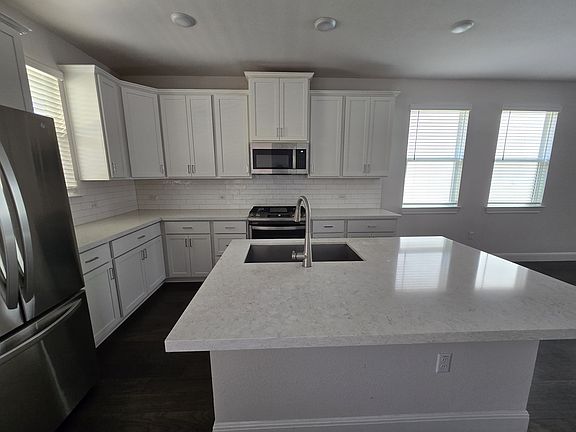 2nd image of 2902 Mary Elizabeth Dr