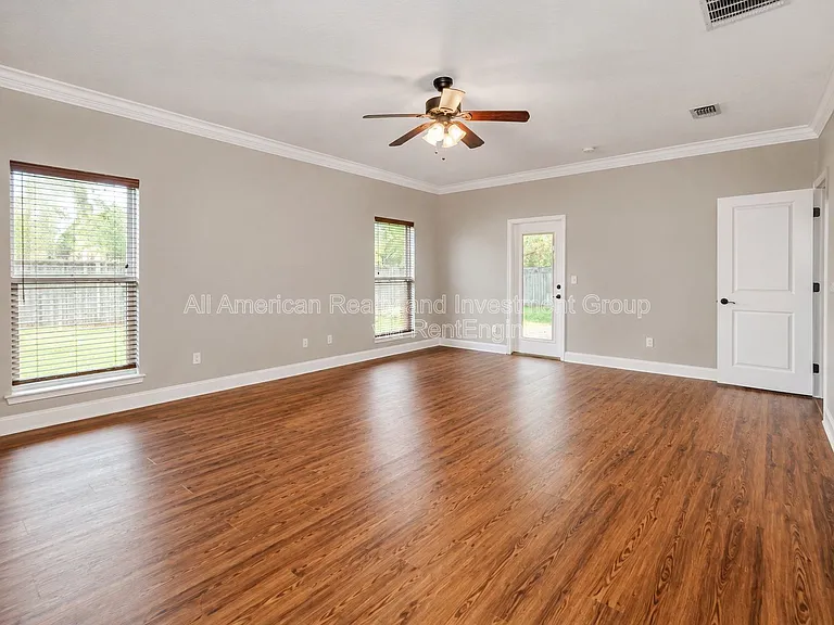 598 Emerald Ln — Photo 10