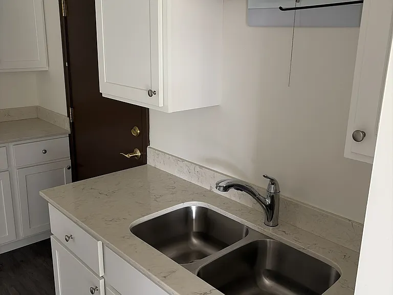 10712 Mary Ln — Photo 2