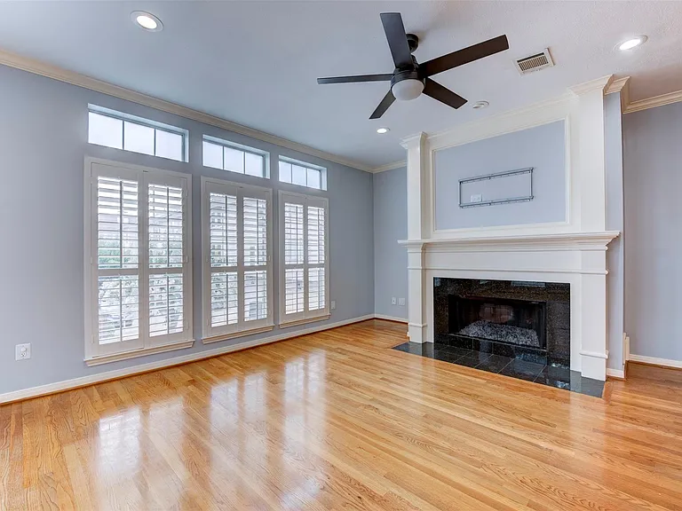 34 Waugh Dr #D — Photo 11