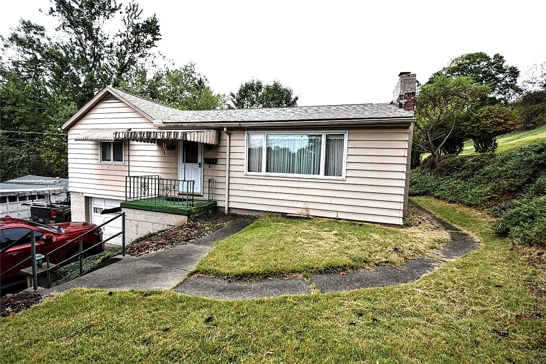 208 Burkhart St photo 1